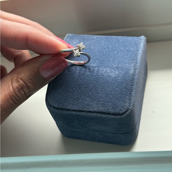 Silver Solitaire Diamond Ring Spence diamonds - Picture 7 of 9